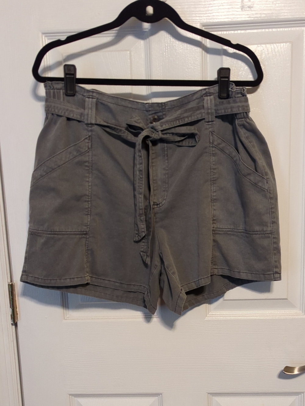 Women's Casual Tie-Waist Utility Shorts — Gray